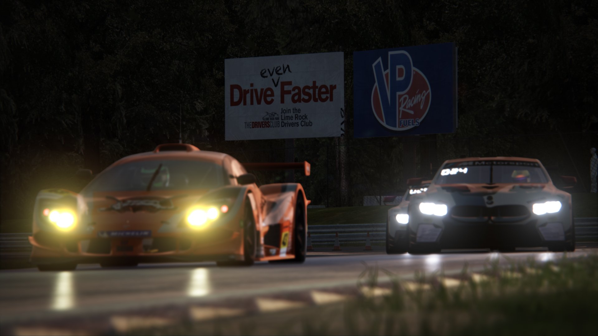 随机曼联在主场逆转取胜，积分追赶领先榜首