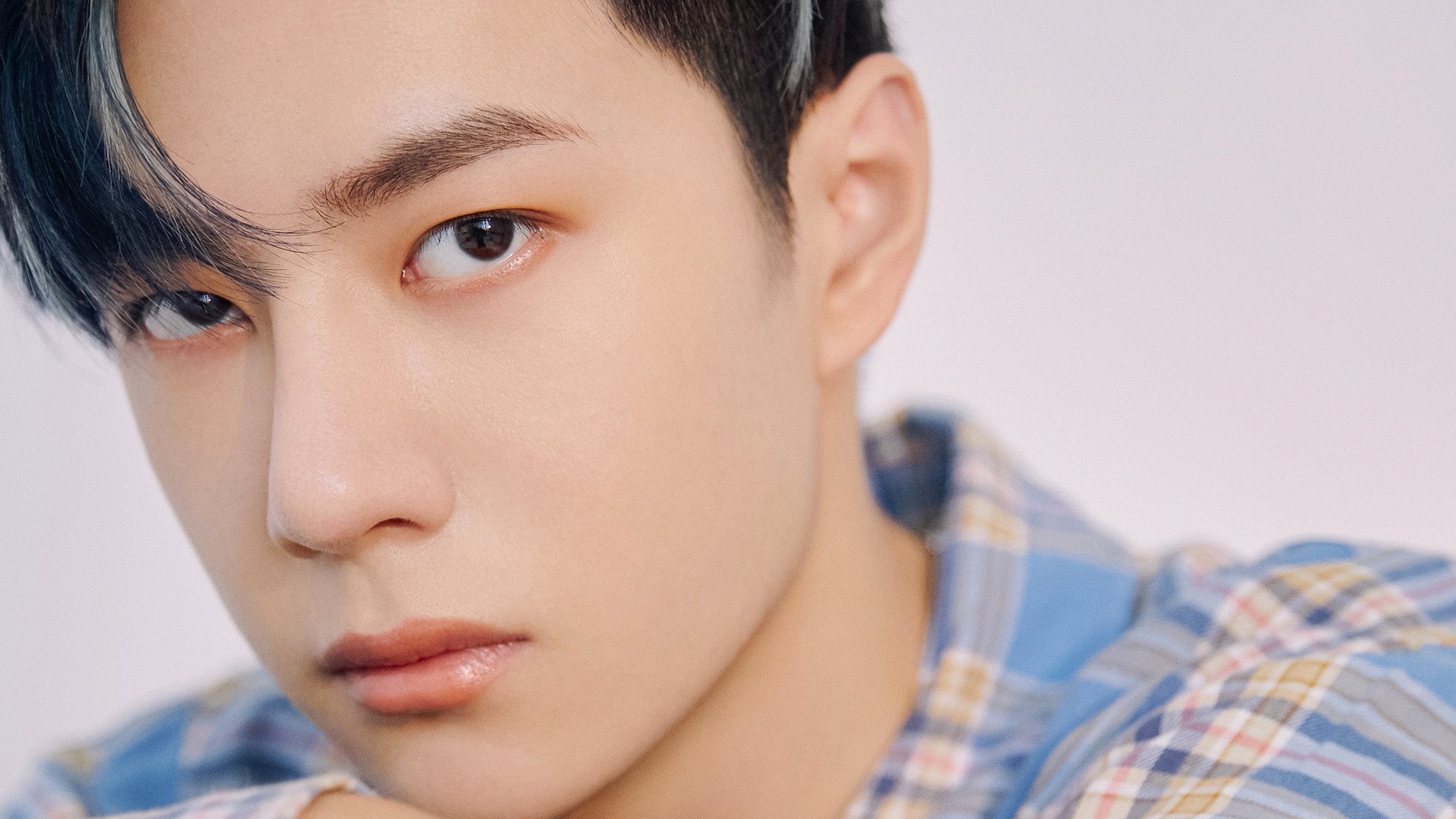 随机比赛进入焦灼阶段教练果断换人实现临场战术突破，比赛十分焦灼